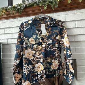 Boohoo NWT Satin Floral V-Neck Long Sleeve Blouse Navy Size 6